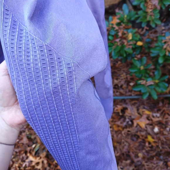 Fabletics nwt lilac mesh detail leggings - Picture 8 of 8